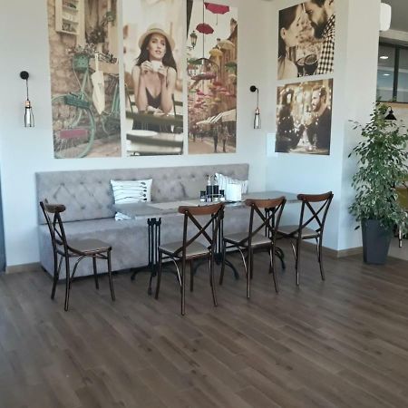 Court Inn Panagjuriste Kültér fotó
